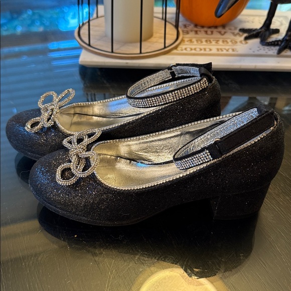 Sparkly Black Mary Jane Shoes with Silver Bow - Picture 3 of 6